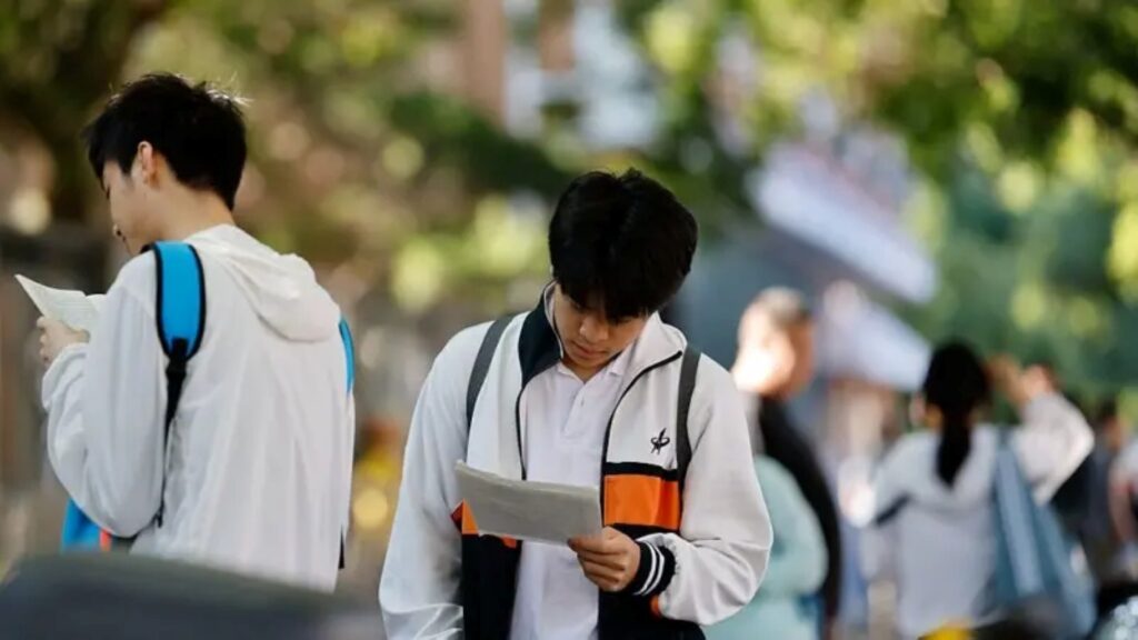 Os adolescentes chineses usam remédios para 'adormecer a mente'