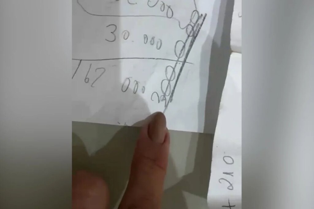 Advogado que se esbaldou no fist fucking chorou para parcelar dívida sexual