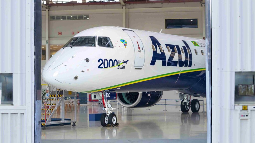 Embraer entrega 2.000º E-Jet e desafia liderança de Boeing e Airbus
