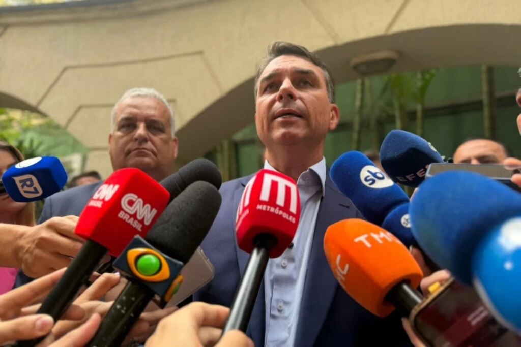 Flávio defende fim dos sigilos do caso Master e pede investigação de Dino