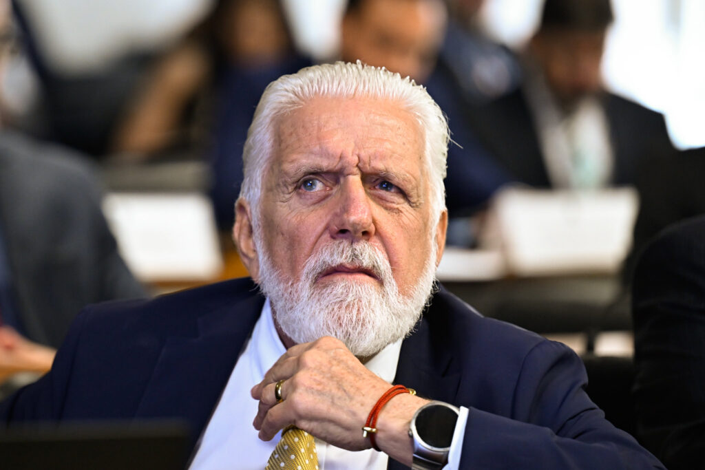 PF investiga Jaques Wagner por suposto esquema com Banco Master
