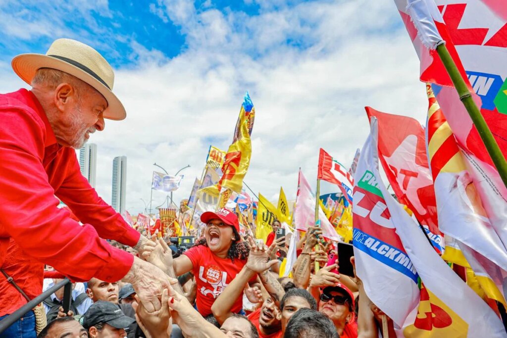 Reta final do 1º turno: Lula faz giro nas regiões e intensifica mobilização