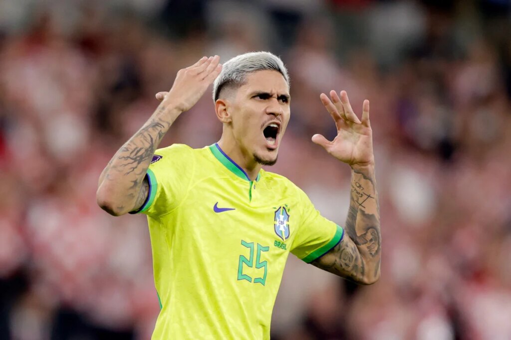 Brasil faz primeiro jogo pós-Copa com seis mudanças no time titular
