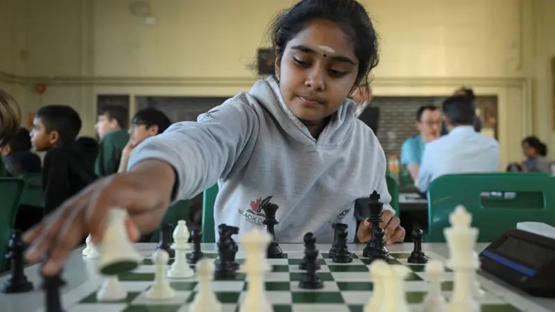 A menina prodígio que se tornou a mais jovem mestre de xadrez