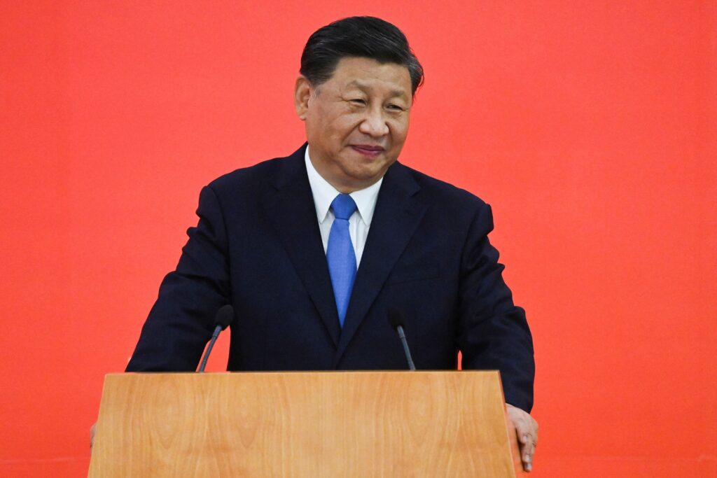 China cresce 4,5% com exportações em alta, mas crise imobiliária ameaça ritmo