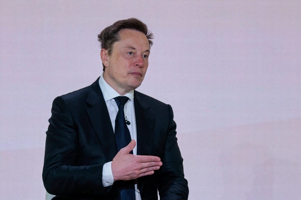 Musk é trilionário de novo: fortuna chega a US$ 1,04 trilhão após disparada da SpaceX