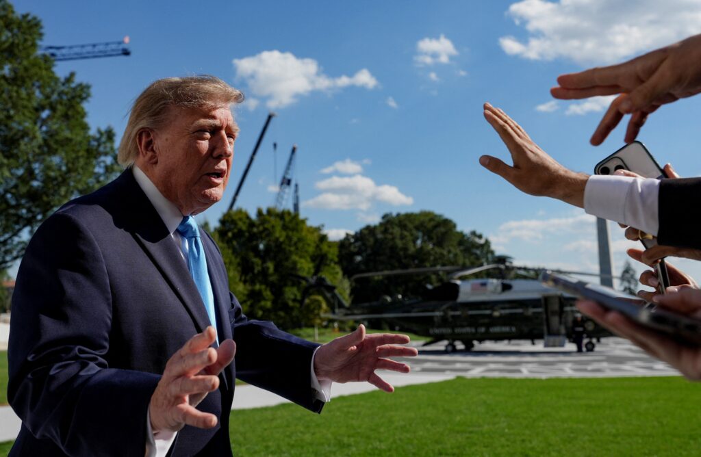 Por que Trump insiste em tentar mudar o termo 'IA', usado há 70 anos