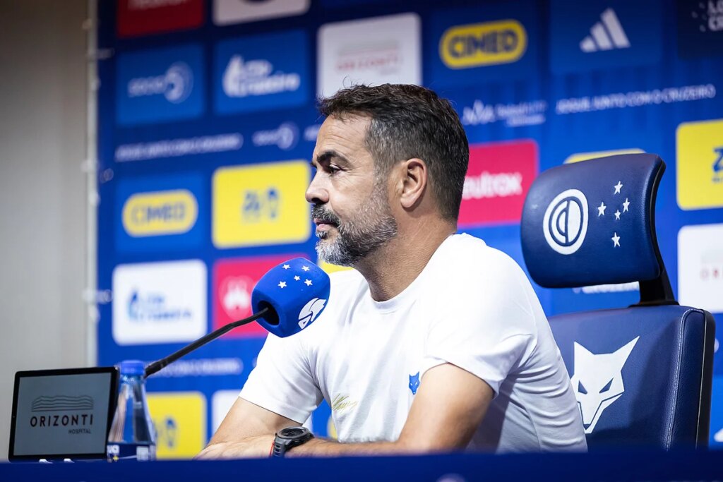 Artur Jorge reconhece superioridade do Cruzeiro: "Vitória justa"