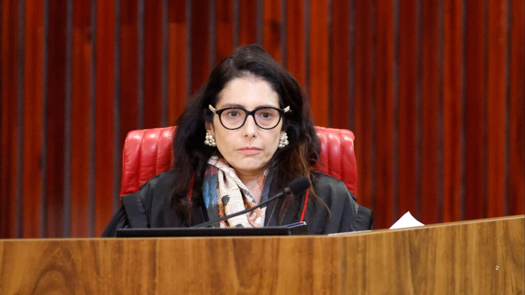 Estela Aranha beneficiou Flávio ao proibir púlpito vazio de Lula, avalia marqueteiro