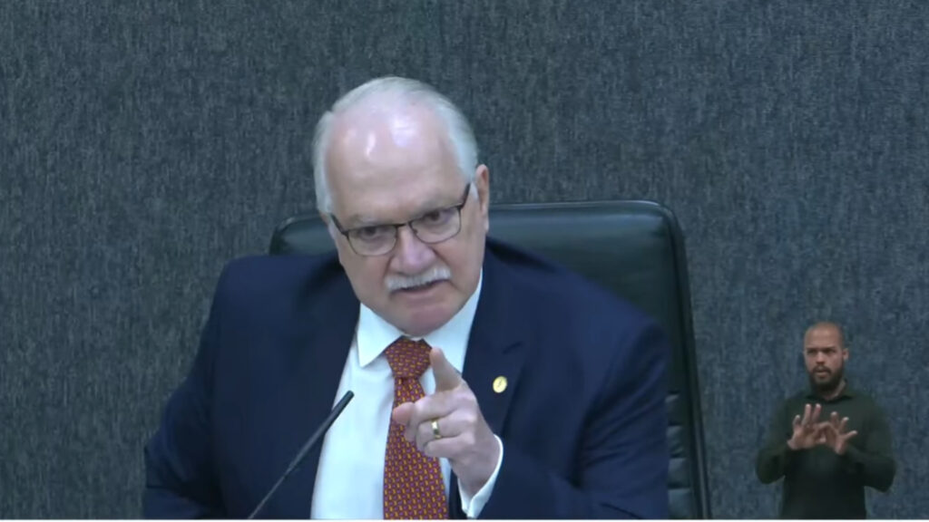 Fachin repreende desembargador Reimão dos Reis em julgamento do CNJ
