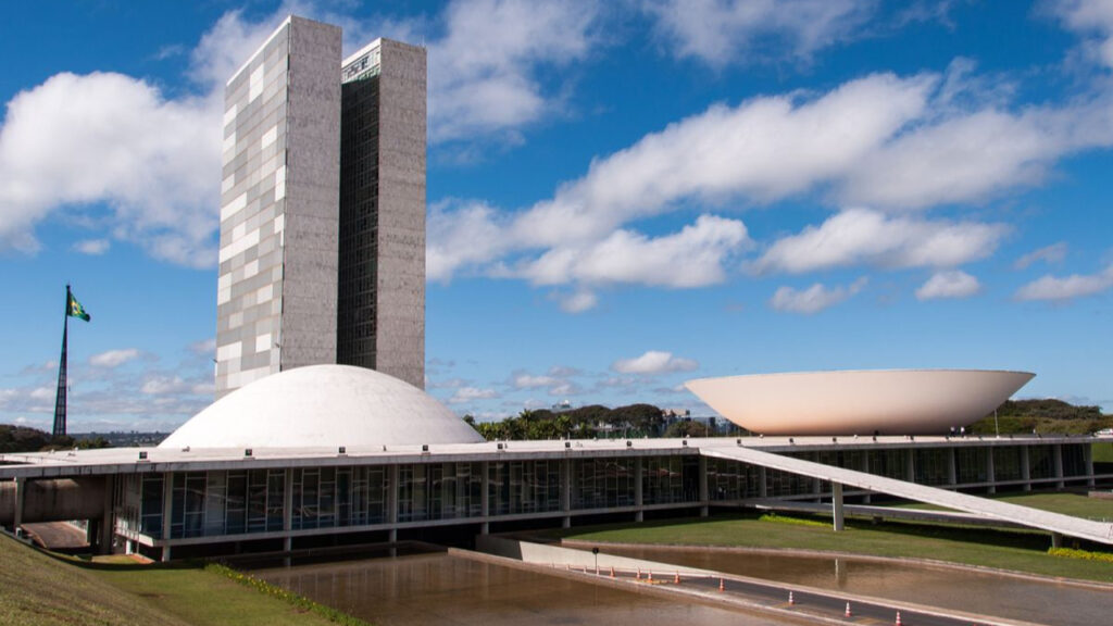 Desafios de Flávio Bolsonaro para aprovar a PEC da Transição no Congresso