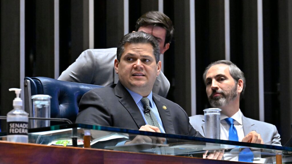 "Irresponsabilidade de Lula", diz advogada sobre perdão a MEI