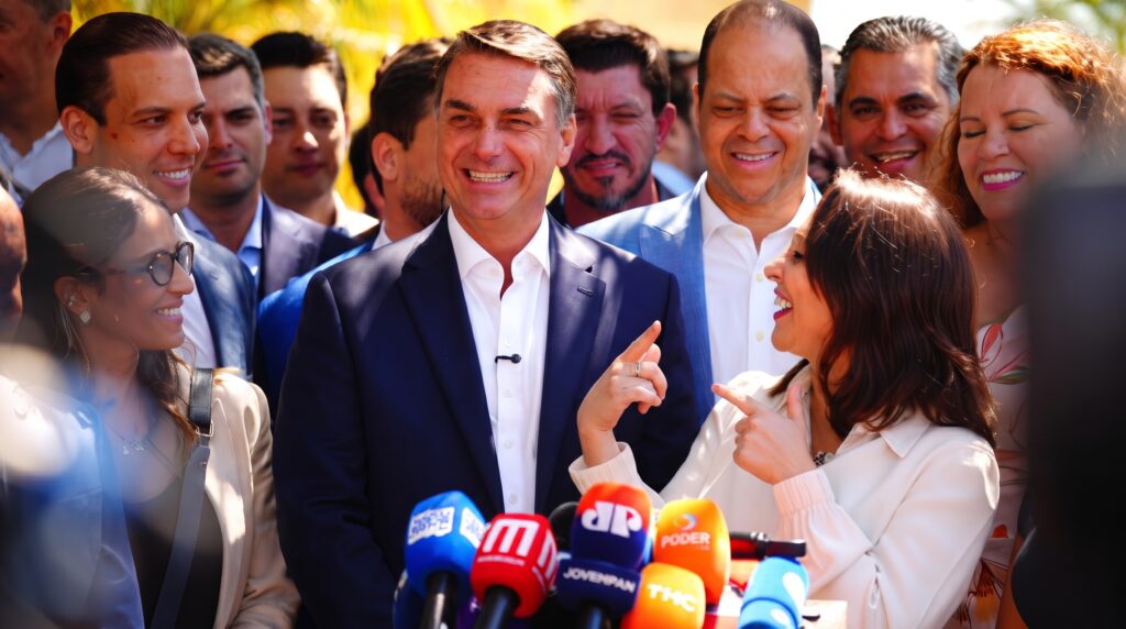 Podemos declara apoio a Flávio Bolsonaro no 2º turno