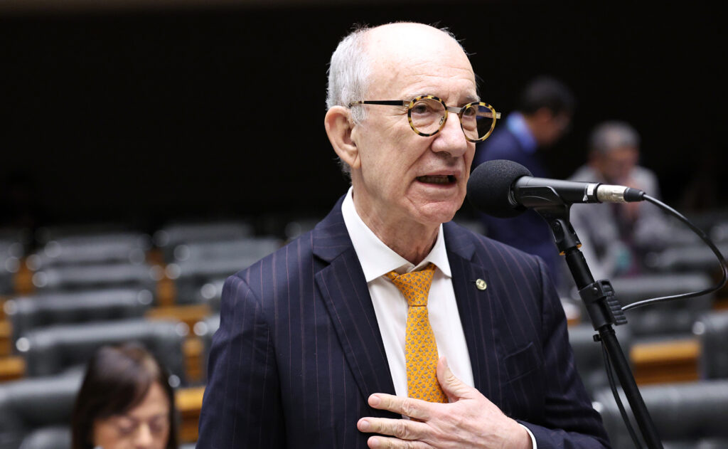 Deputados do PT pedem investigação de Nunes Marques pelo STF