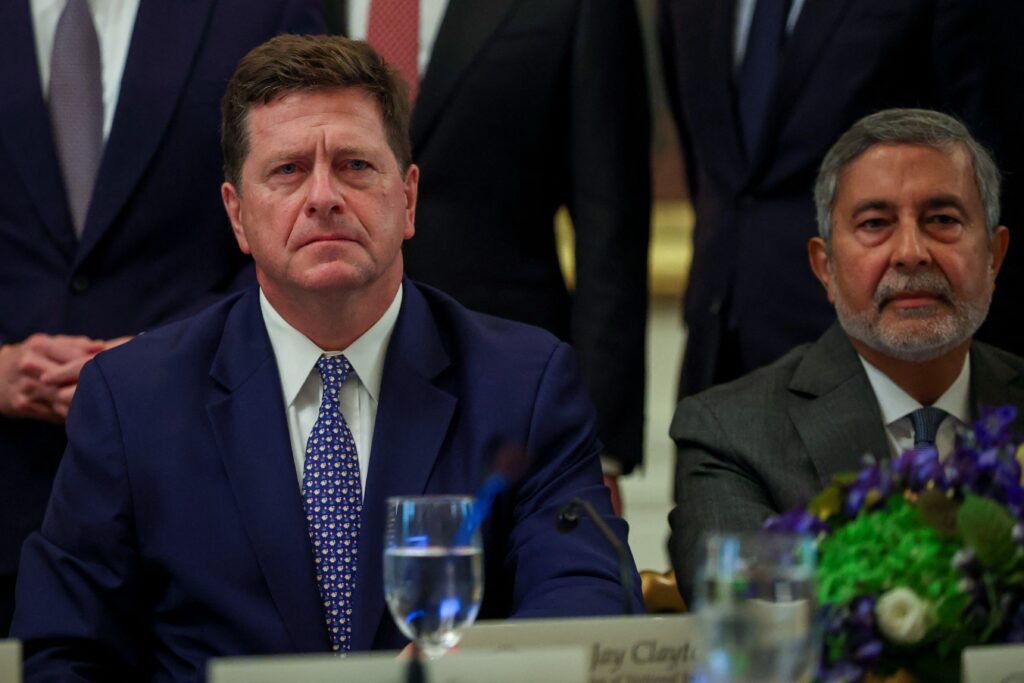 Trump deve nomear Jay Clayton, atual diretor de espionagem, como 'czar' da inteligência artificial, diz TV