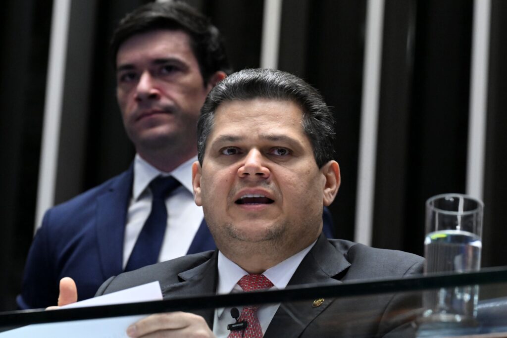 Alcolumbre adia votação da PEC da Segurança Pública para depois do 2º turno