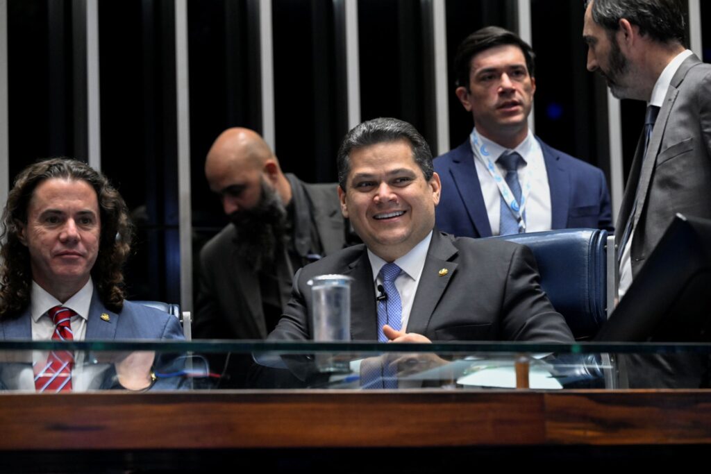 Senado aprova PEC do fim da escala 6x1