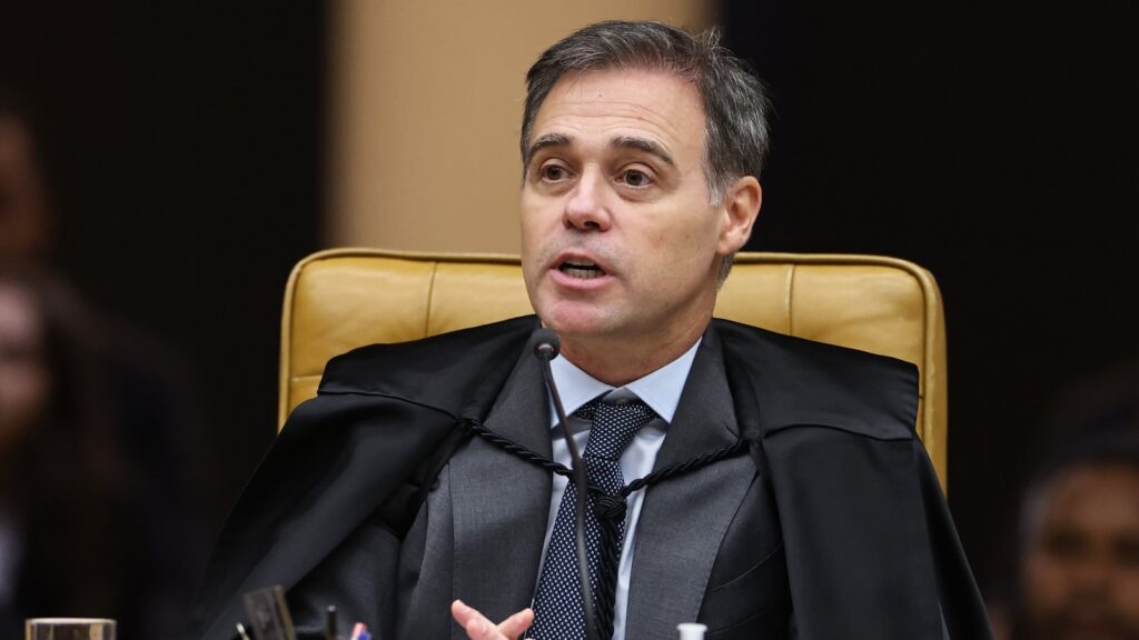 Mendonça vota para manter remoção de posts sobre Padroeira do Brasil