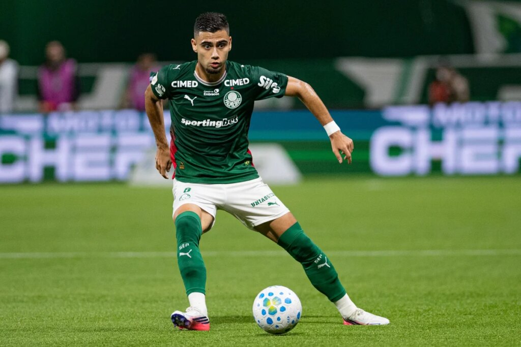 Andreas Pereira se desculpa após expulsão em jogo do Palmeiras: "Instinto"