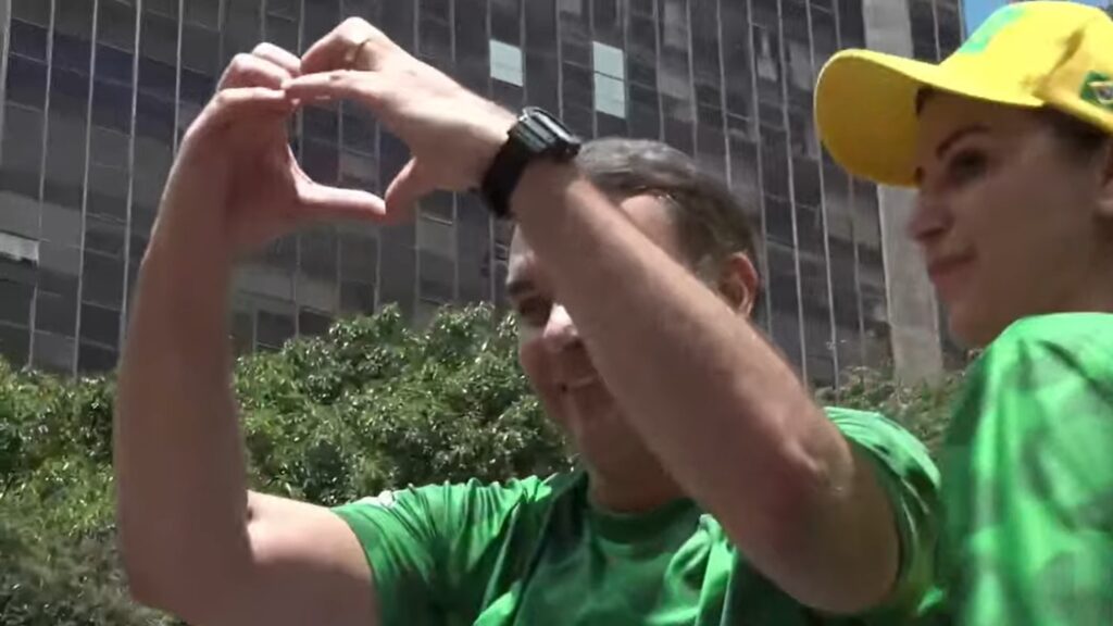 “Bloquinho do 22” reúne apoiadores de Flávio na Paulista