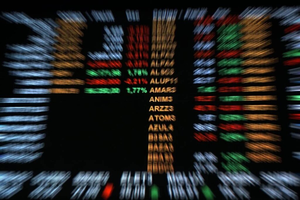 Bolsa de valores abre em alta aos 207 mil pontos com eleição no radar