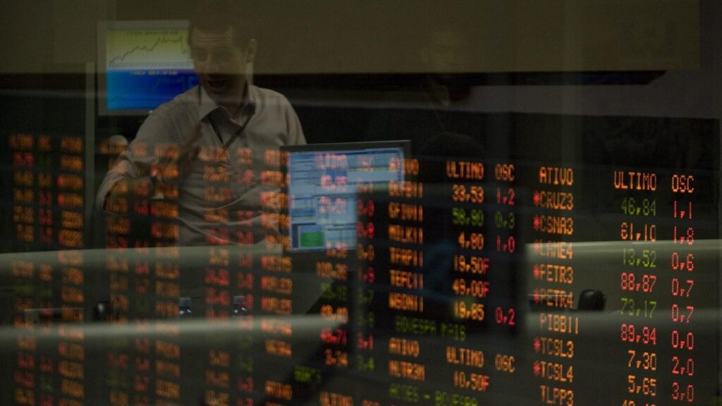 Bolsa dispara e chega perto de 9% após Flávio liderar primeiro turno da eleição