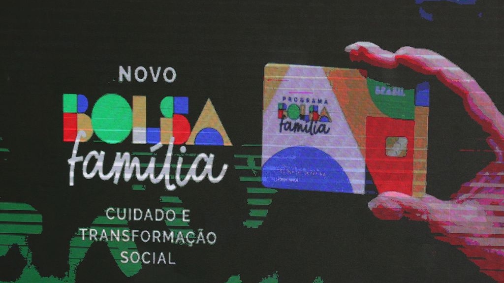 Governo Lula antecipa Bolsa Família com reajuste antes do segundo turno