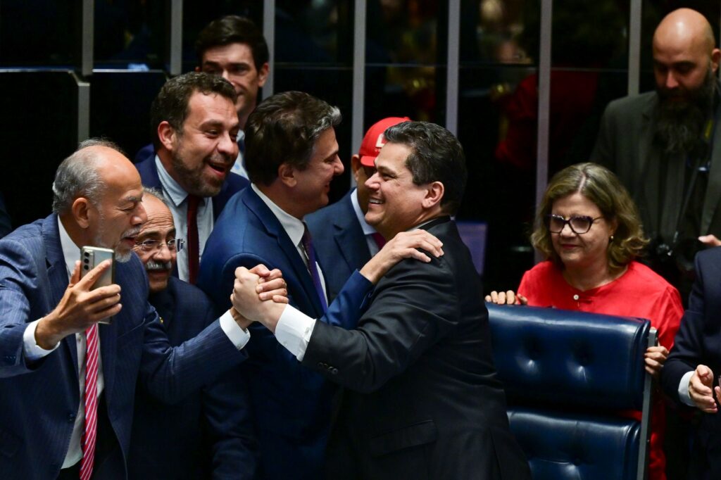 “Eu não falei que ia dar certo?”, diz Alcolumbre a líder do PT