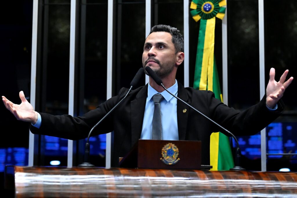 Cleitinho se explica após críticas por vídeo ao lado de Alcolumbre