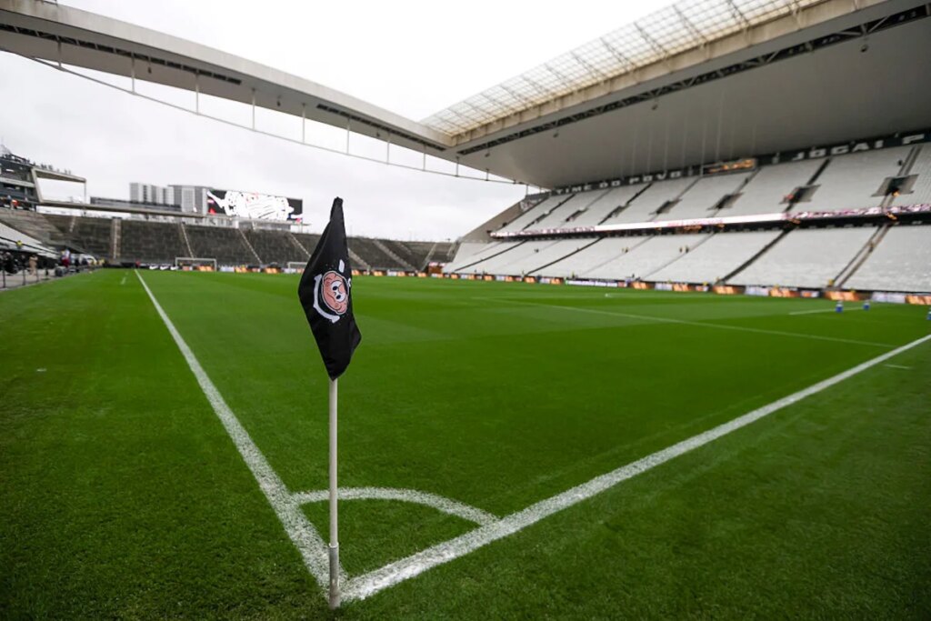 Corinthians relembra Democracia Corintiana e incentiva torcedores a votar