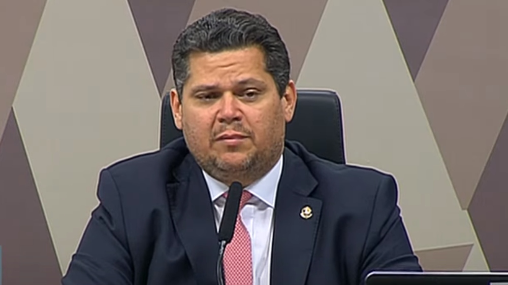 Alcolumbre promete sessões para discutir fim da 6x1, mas evita cravar votação