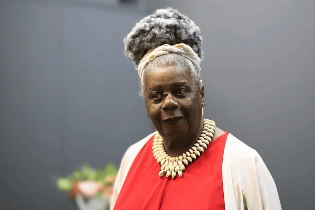 Flitabira reúne três rainhas da literatura ao redor de Drummond