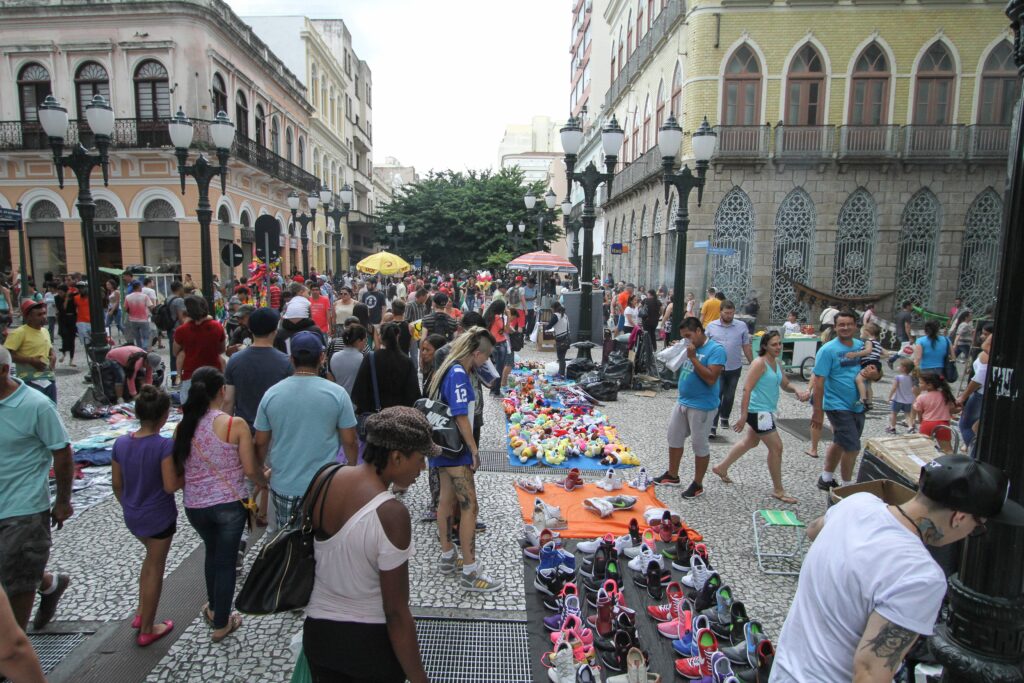 Fim da escala 6x1: conheça os 8 impactos econômicos da proposta no Senado