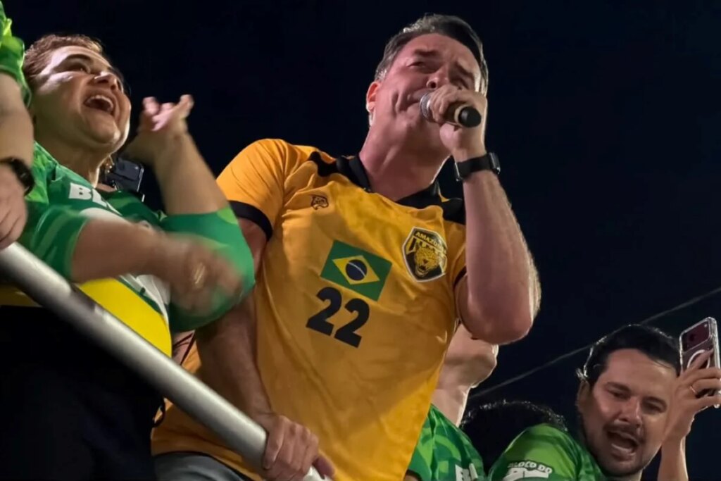 O que fará Flávio Bolsonaro com o Bolsa Família, caso se eleja presidente?