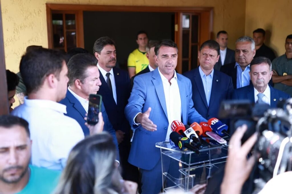 Flávio critica PEC da 6x1 e volta a defender regime por hora: "Liberdade"