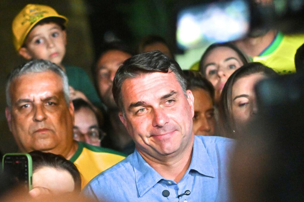 Agenda econômica de Flávio Bolsonaro ganha força com novo Congresso