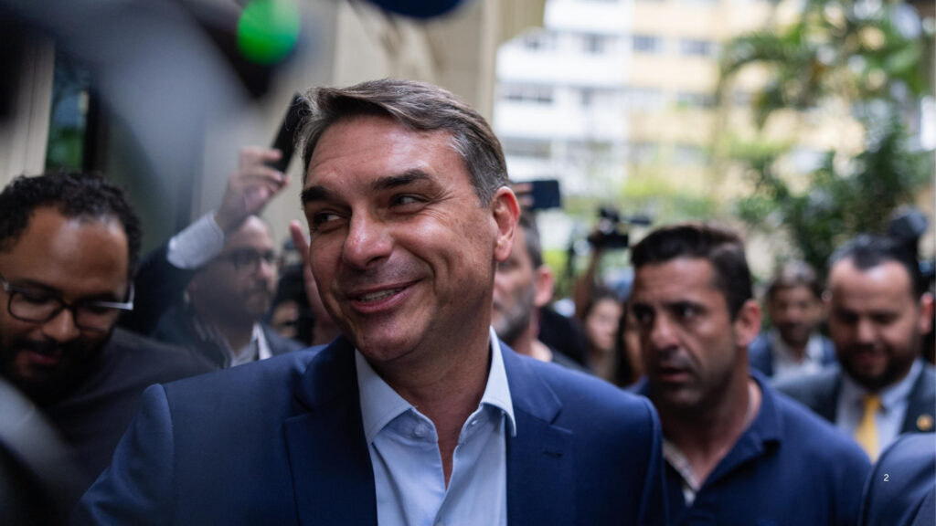 Super PEC e ponte para Tarcísio: a estratégia de Flávio Bolsonaro