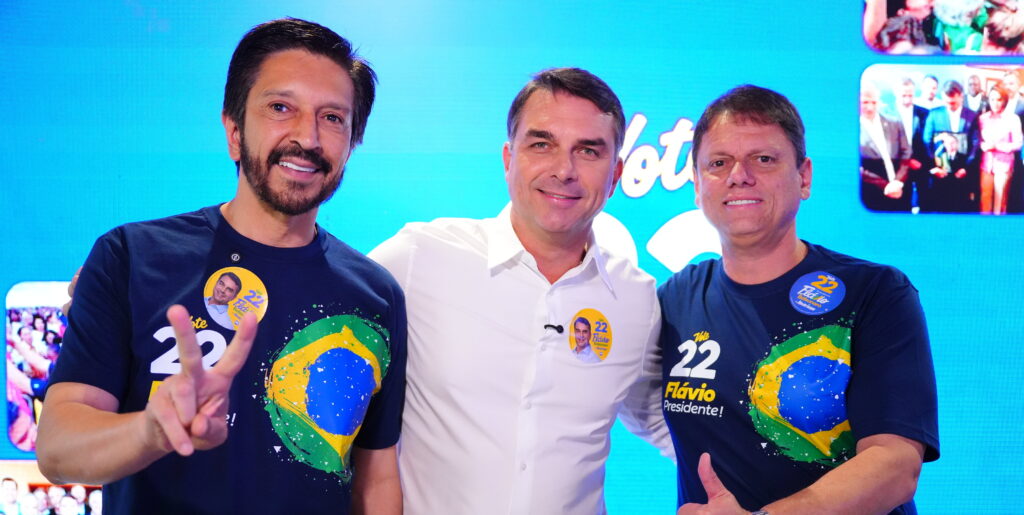 Flávio faz ato na Paulista para mobilizar apoiadores no 2º turno