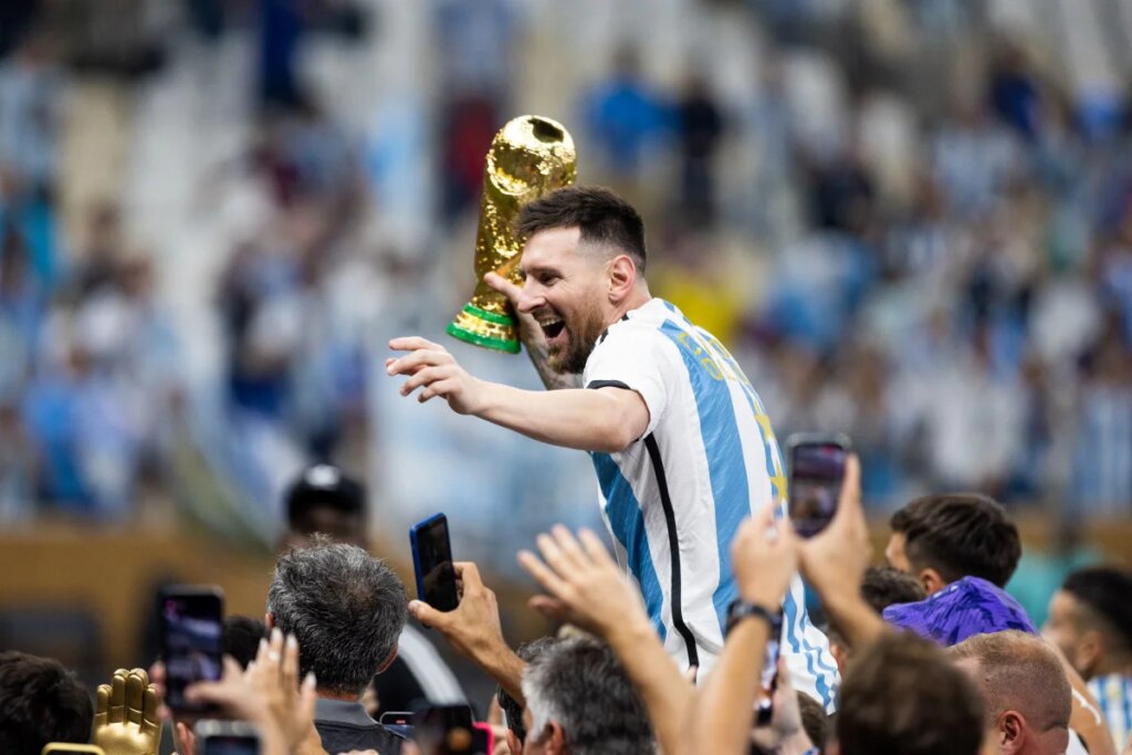 Do adeus precoce ao tchau como D10S: a trajetória de Messi na Argentina