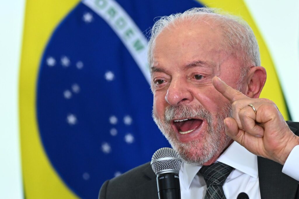 Lula diz que "carrega nas costas a promiscuidade" do STF