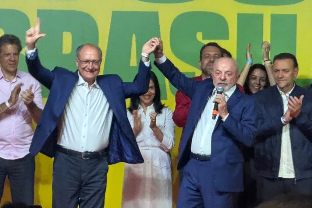 Lula após resultado do primeiro turno: "O jogo vai começar"
