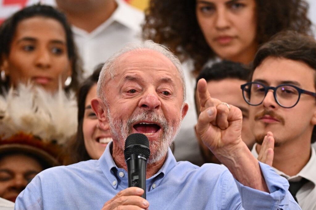 Lula anuncia quebra de sigilos dele e dos filhos e desafia Flávio