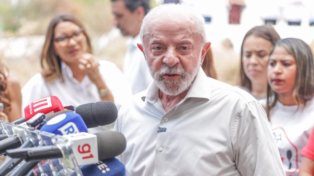 Lula ironiza voto de Flávio a favor do fim da escala 6x1 por “pressão da sociedade”