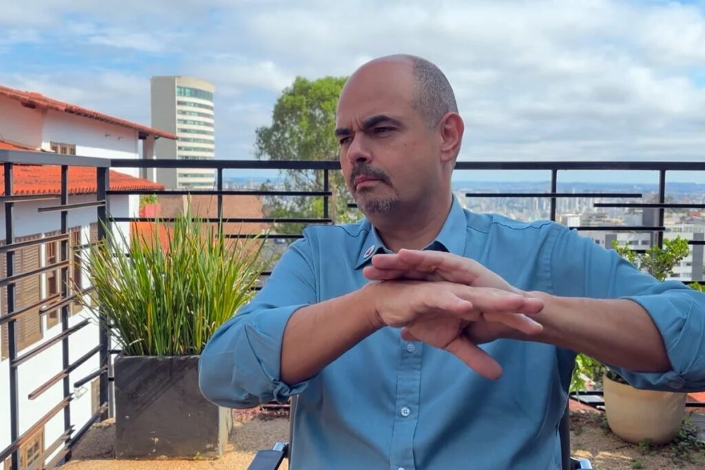 Simões "se adianta" a Cleitinho e manda projeto para reduzir IPVA em Minas