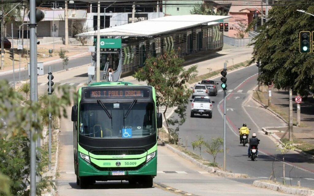 Tarifa zero nos ônibus aos fins de semana pode reduzir inflação em 0,25 ponto percentual, diz economista