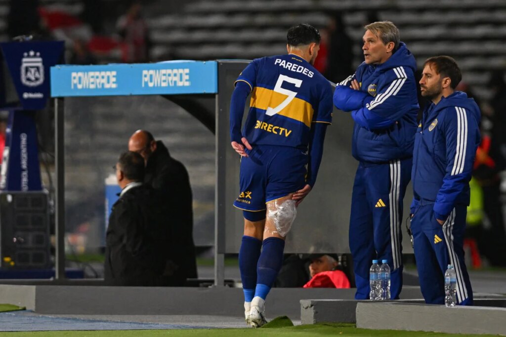 Principal jogador do Boca, Paredes sente lesão antes de jogo contra o Vasco