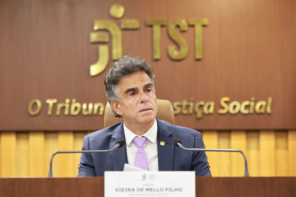 Presidente do TST vê avanço social na aprovação do fim da escala 6x1