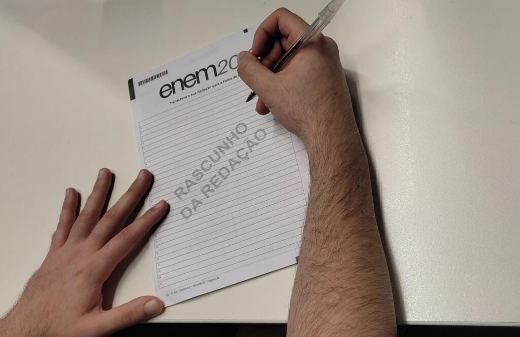 O que 5 redações nota mil no Enem têm em comum e dicas para mandar bem