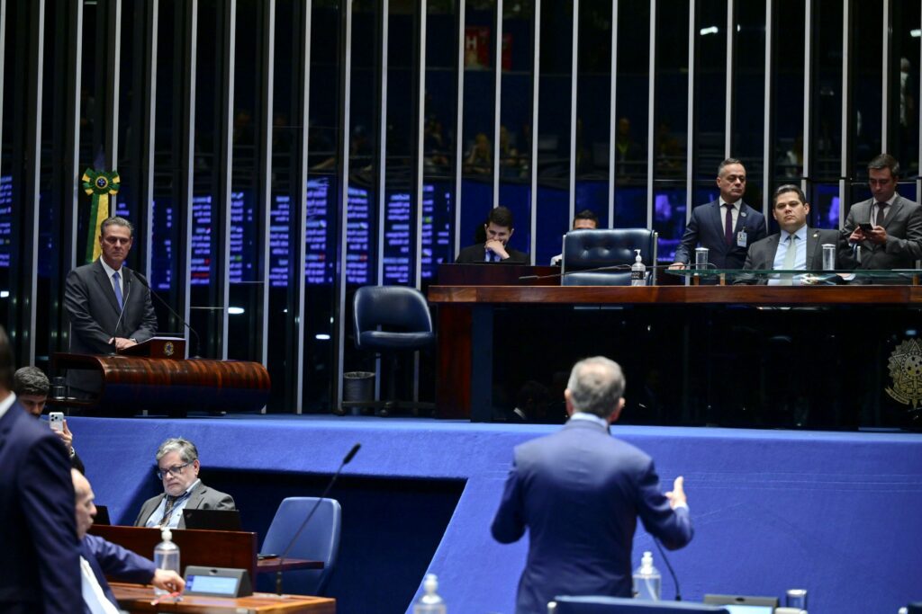 Alcolumbre e Marinho trocam farpas após adiamento de PEC da Segurança