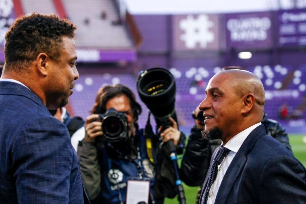 Ronaldo e Roberto Carlos assinam compra da SAF da Inter de Limeira